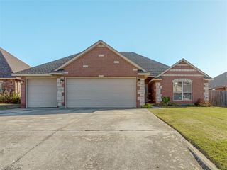 104 Stone Creek Road, Midwest City, OK 73130