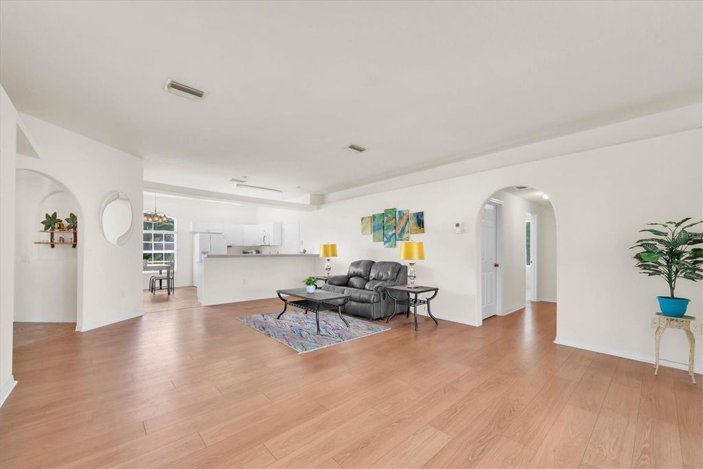 Image 39 of property listing at 5008 25TH STREET E, Bradenton, FL 34203
