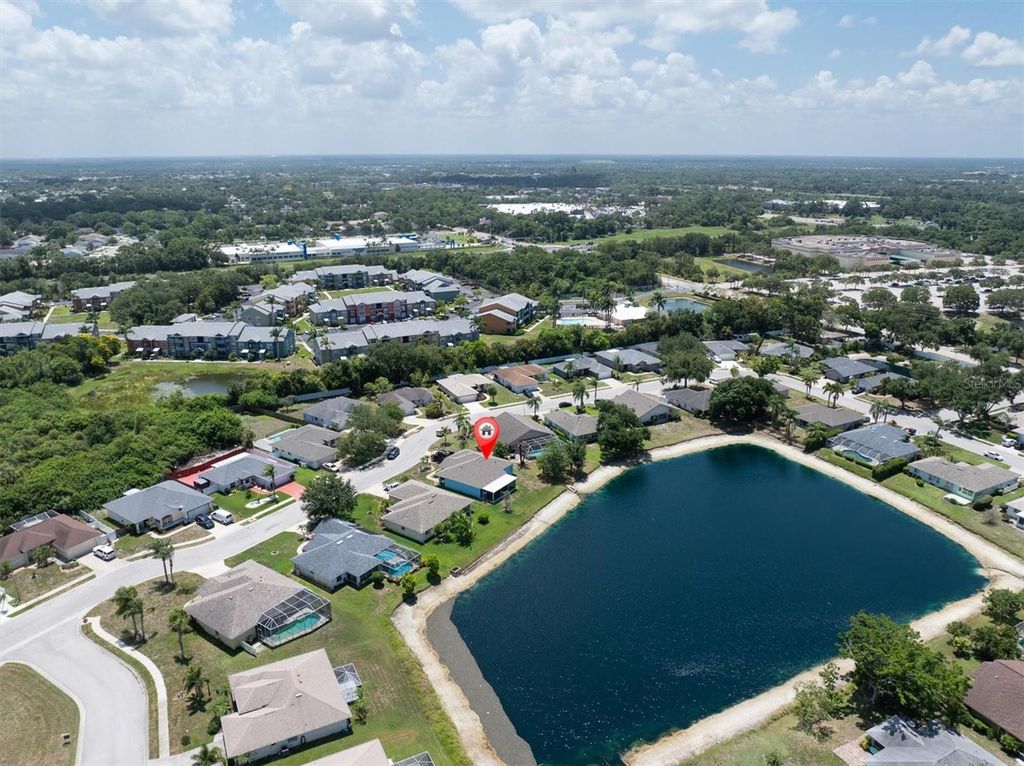 Image 7 of property listing at 5008 25TH STREET E, Bradenton, FL 34203