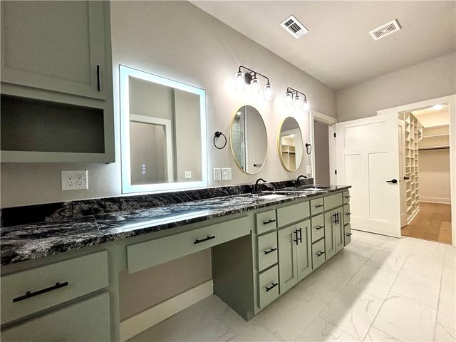 12116 Robinwood Drive, Rogers, AR 72756