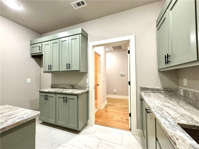12116 Robinwood Drive, Rogers, AR 72756