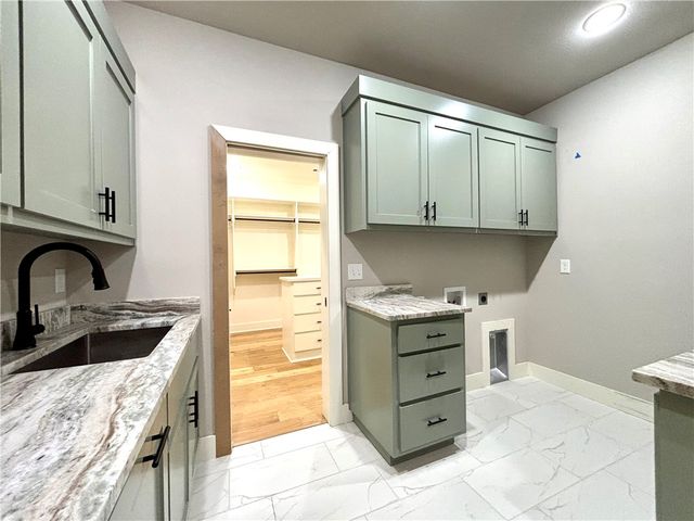 12116 Robinwood Drive, Rogers, AR 72756