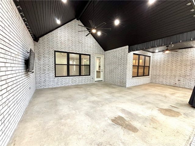 12116 Robinwood Drive, Rogers, AR 72756