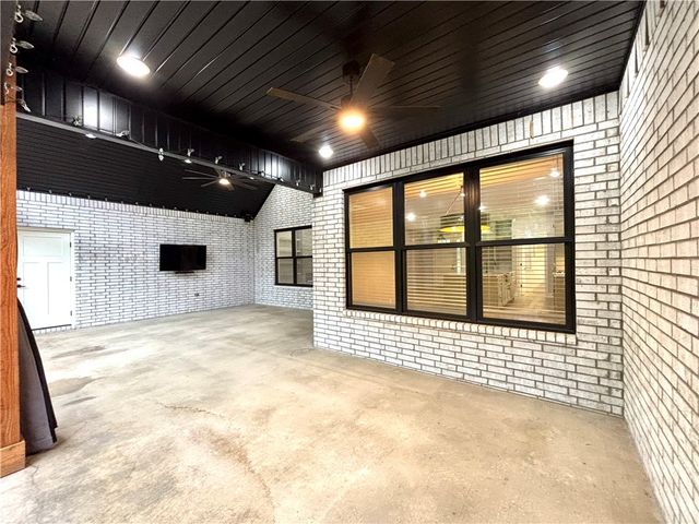 12116 Robinwood Drive, Rogers, AR 72756