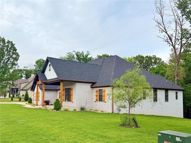 12116 Robinwood Drive, Rogers, AR 72756