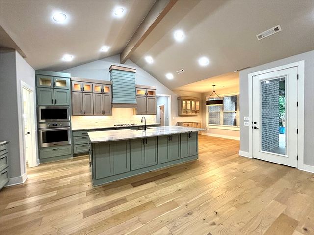 12116 Robinwood Drive, Rogers, AR 72756