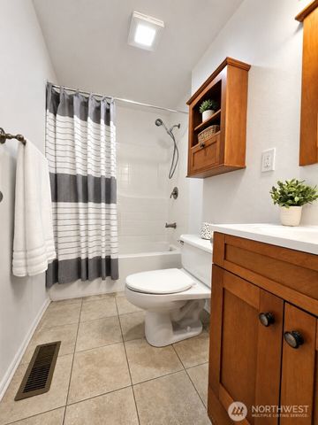 20010 8th Avenue S, Des Moines, WA 98198