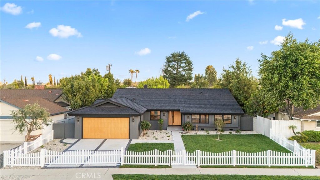 Image 1 of property listing at 23856 Aetna, Woodland Hills, CA 91367