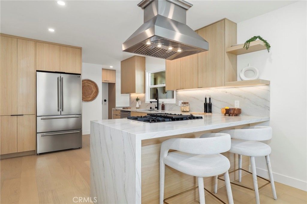 Image 12 of property listing at 23856 Aetna, Woodland Hills, CA 91367