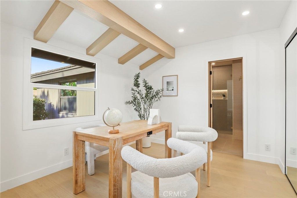 Image 18 of property listing at 23856 Aetna, Woodland Hills, CA 91367