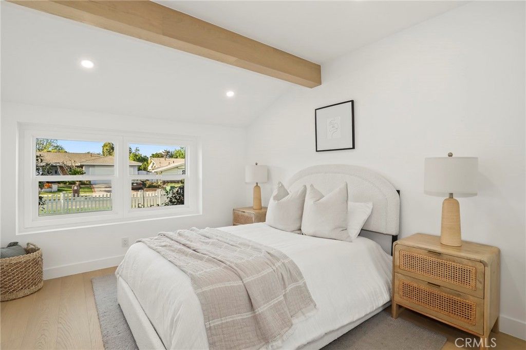 Image 21 of property listing at 23856 Aetna, Woodland Hills, CA 91367