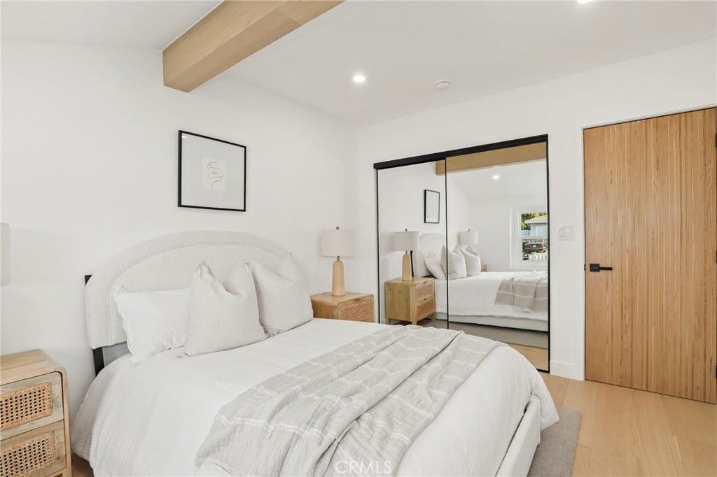 Image 22 of property listing at 23856 Aetna, Woodland Hills, CA 91367