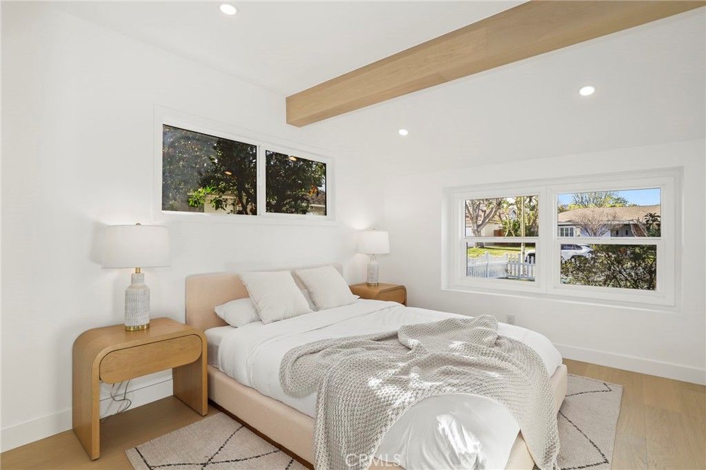 Image 23 of property listing at 23856 Aetna, Woodland Hills, CA 91367