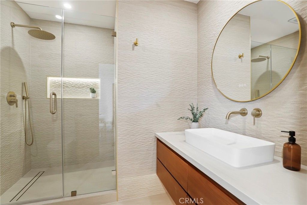 Image 28 of property listing at 23856 Aetna, Woodland Hills, CA 91367