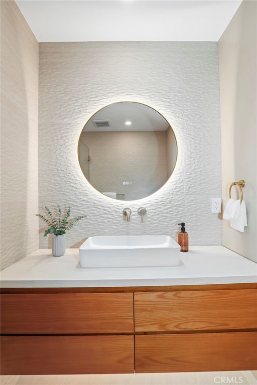 Image 29 of property listing at 23856 Aetna, Woodland Hills, CA 91367