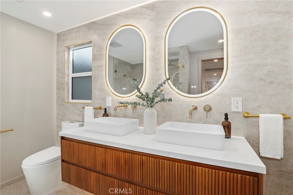 Image 31 of property listing at 23856 Aetna, Woodland Hills, CA 91367