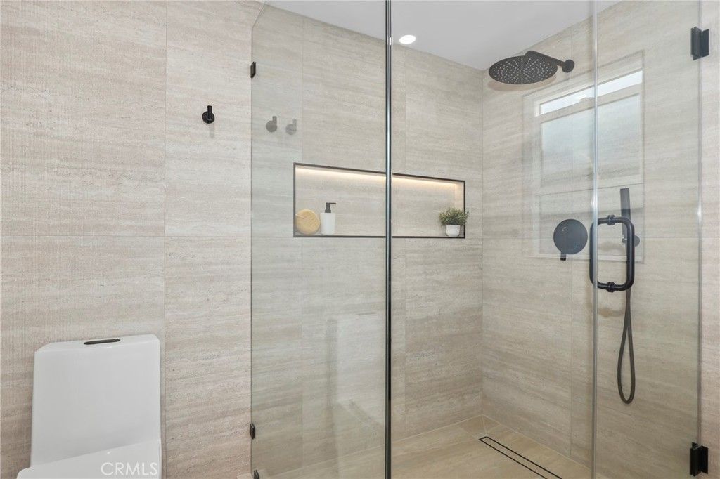 Image 34 of property listing at 23856 Aetna, Woodland Hills, CA 91367