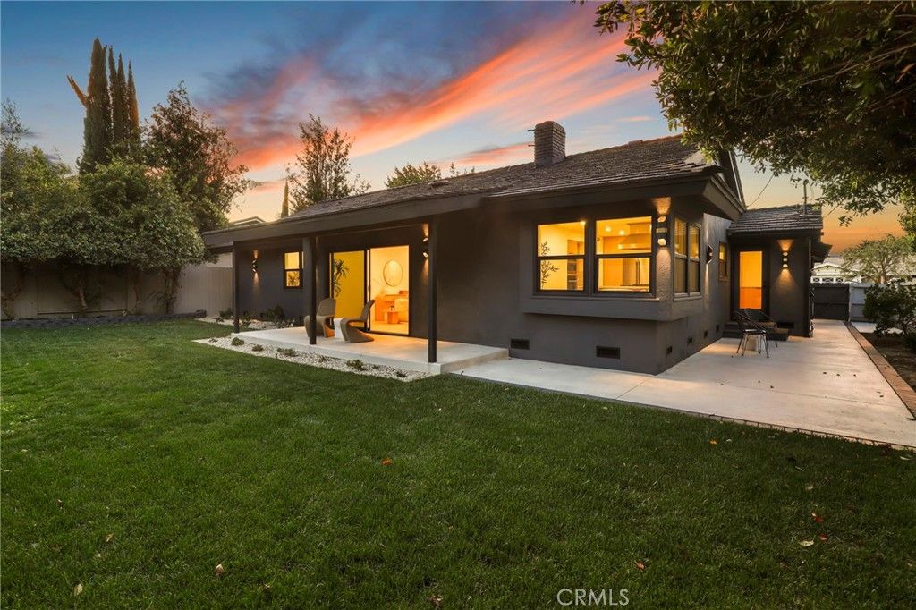 Image 41 of property listing at 23856 Aetna, Woodland Hills, CA 91367