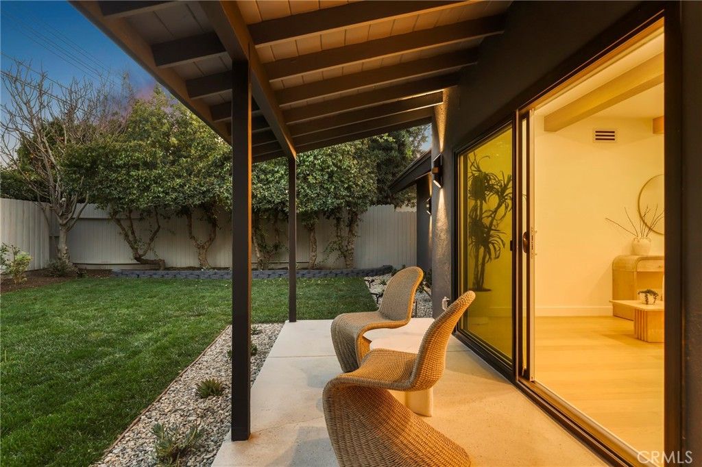 Image 42 of property listing at 23856 Aetna, Woodland Hills, CA 91367