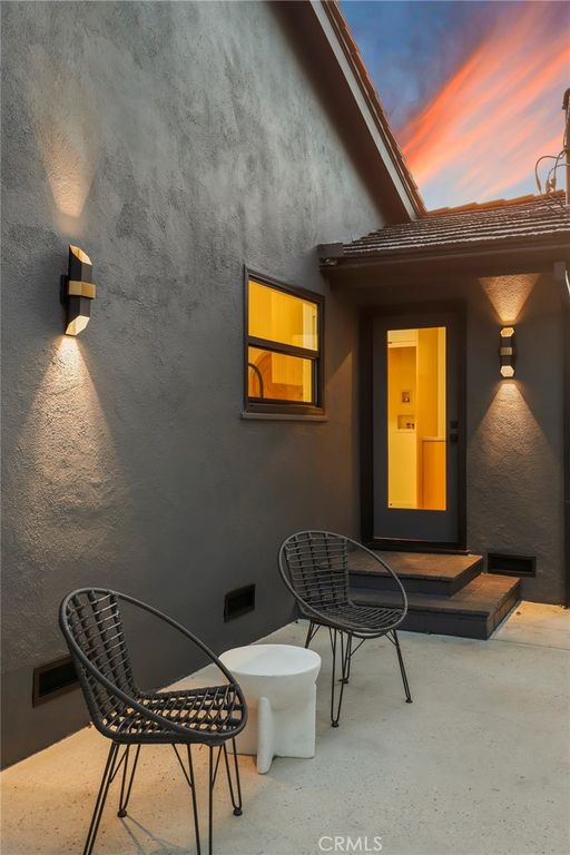 Image 43 of property listing at 23856 Aetna, Woodland Hills, CA 91367