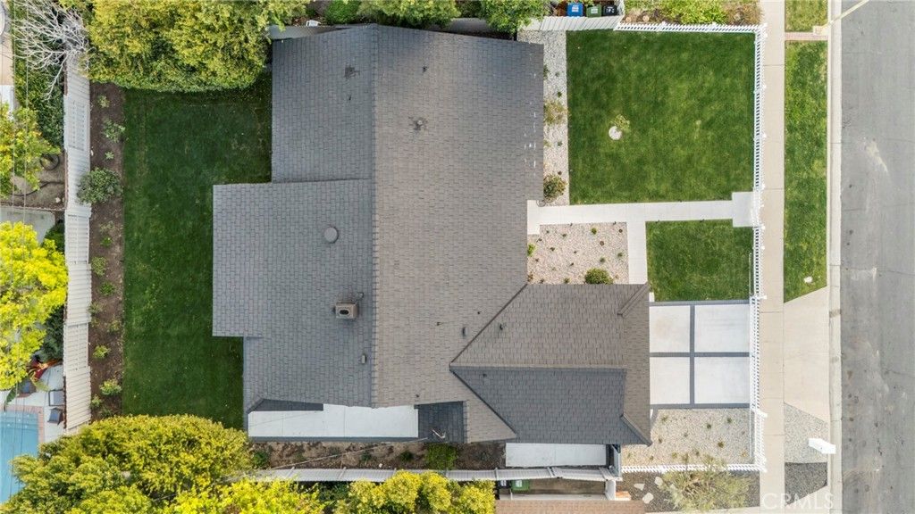 Image 45 of property listing at 23856 Aetna, Woodland Hills, CA 91367