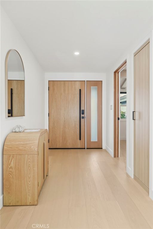 Image 8 of property listing at 23856 Aetna, Woodland Hills, CA 91367