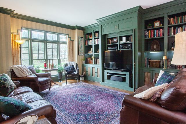 3 Ridgebury Road, Simsbury, CT 06070