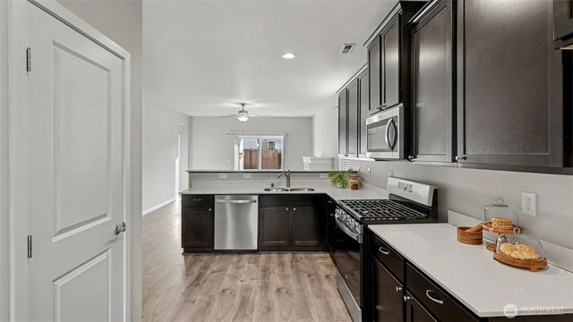 864 Sigrist Drive E, Enumclaw, WA 98022