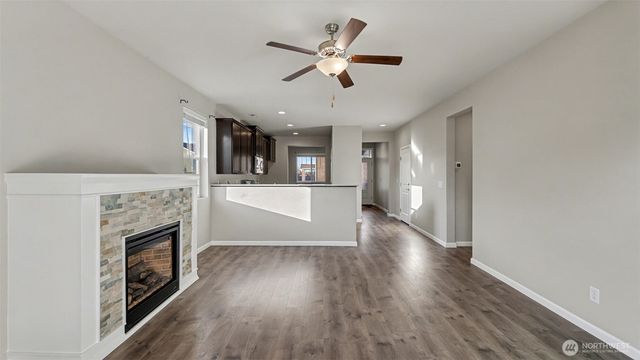 864 Sigrist Drive E, Enumclaw, WA 98022