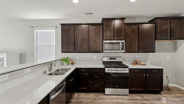 864 Sigrist Drive E, Enumclaw, WA 98022