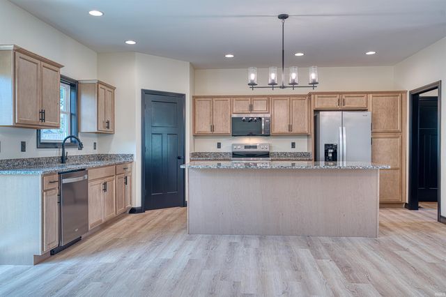 310 SUNSET Drive, Mount Vernon, IN 47620