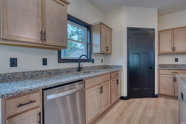 310 SUNSET Drive, Mount Vernon, IN 47620