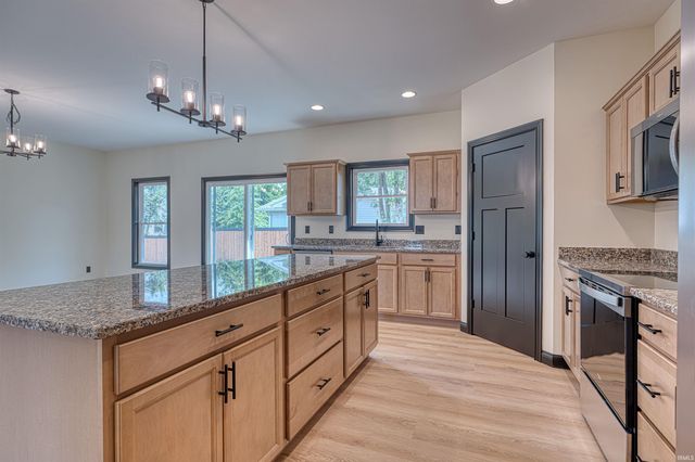 310 SUNSET Drive, Mount Vernon, IN 47620