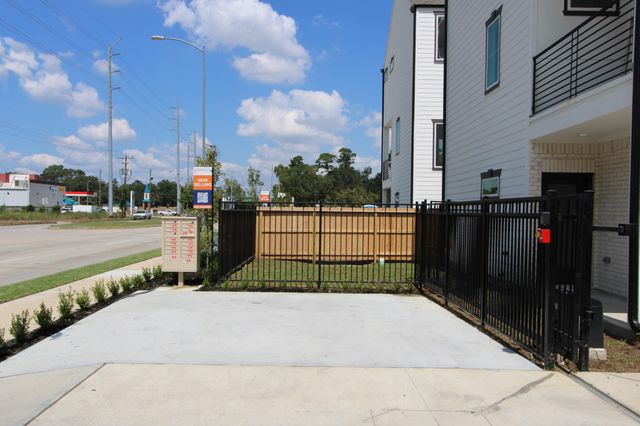 5518 Wheatley Street B, Houston, TX 77091