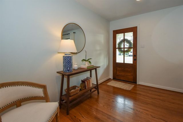 2110 Hewitt Drive, Houston, TX 77018