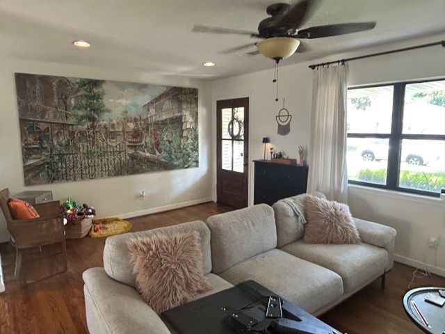2110 Hewitt Drive, Houston, TX 77018