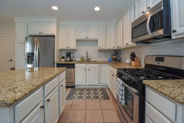 2110 Hewitt Drive, Houston, TX 77018
