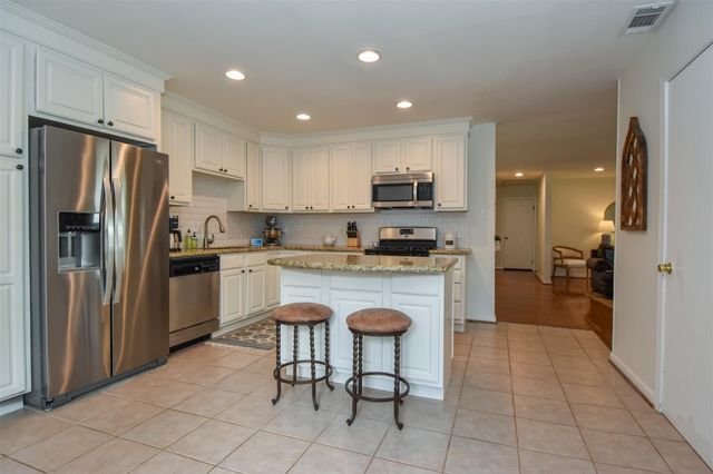 2110 Hewitt Drive, Houston, TX 77018