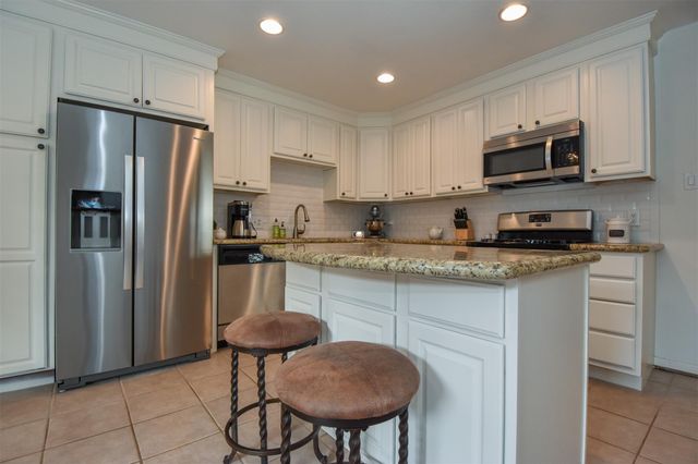 2110 Hewitt Drive, Houston, TX 77018