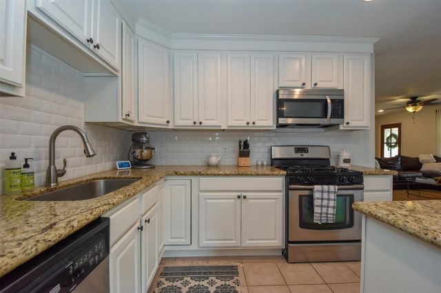 2110 Hewitt Drive, Houston, TX 77018