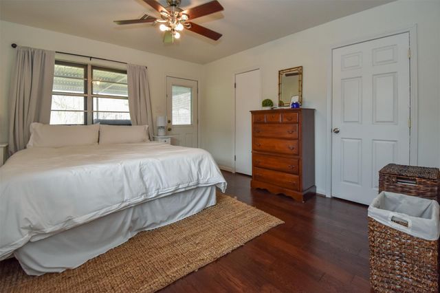 2110 Hewitt Drive, Houston, TX 77018