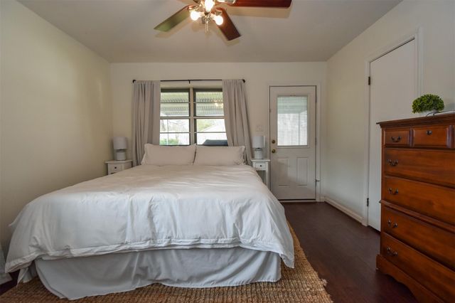 2110 Hewitt Drive, Houston, TX 77018