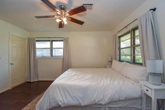 2110 Hewitt Drive, Houston, TX 77018