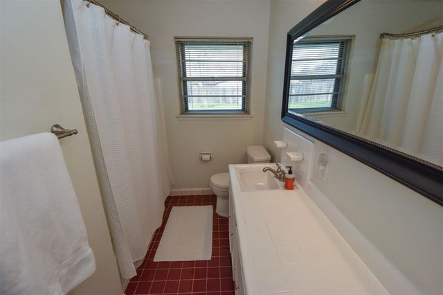 2110 Hewitt Drive, Houston, TX 77018