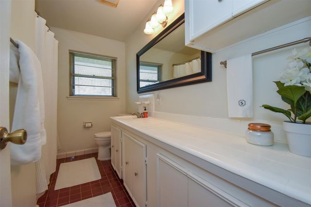 2110 Hewitt Drive, Houston, TX 77018