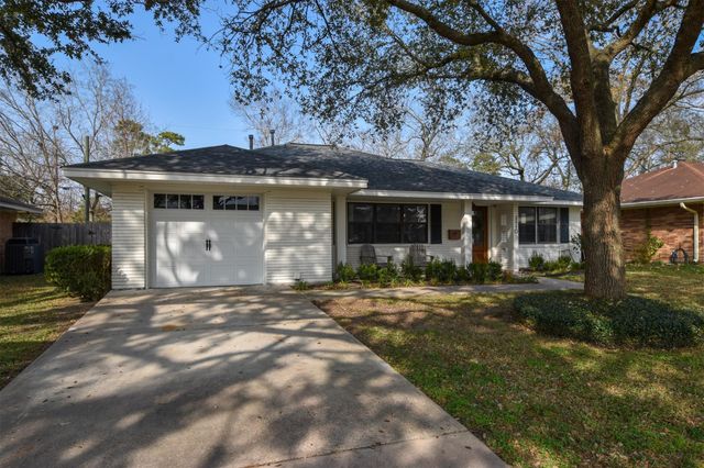 2110 Hewitt Drive, Houston, TX 77018