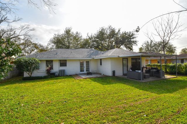 2110 Hewitt Drive, Houston, TX 77018