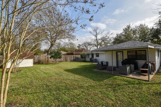 2110 Hewitt Drive, Houston, TX 77018