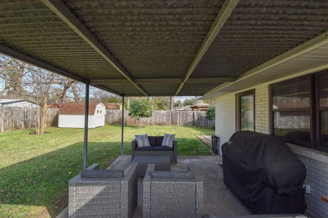 2110 Hewitt Drive, Houston, TX 77018