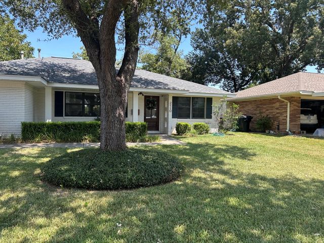 2110 Hewitt Drive, Houston, TX 77018